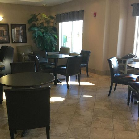 Hotel Ramada By Wyndham Brooks Esterno foto