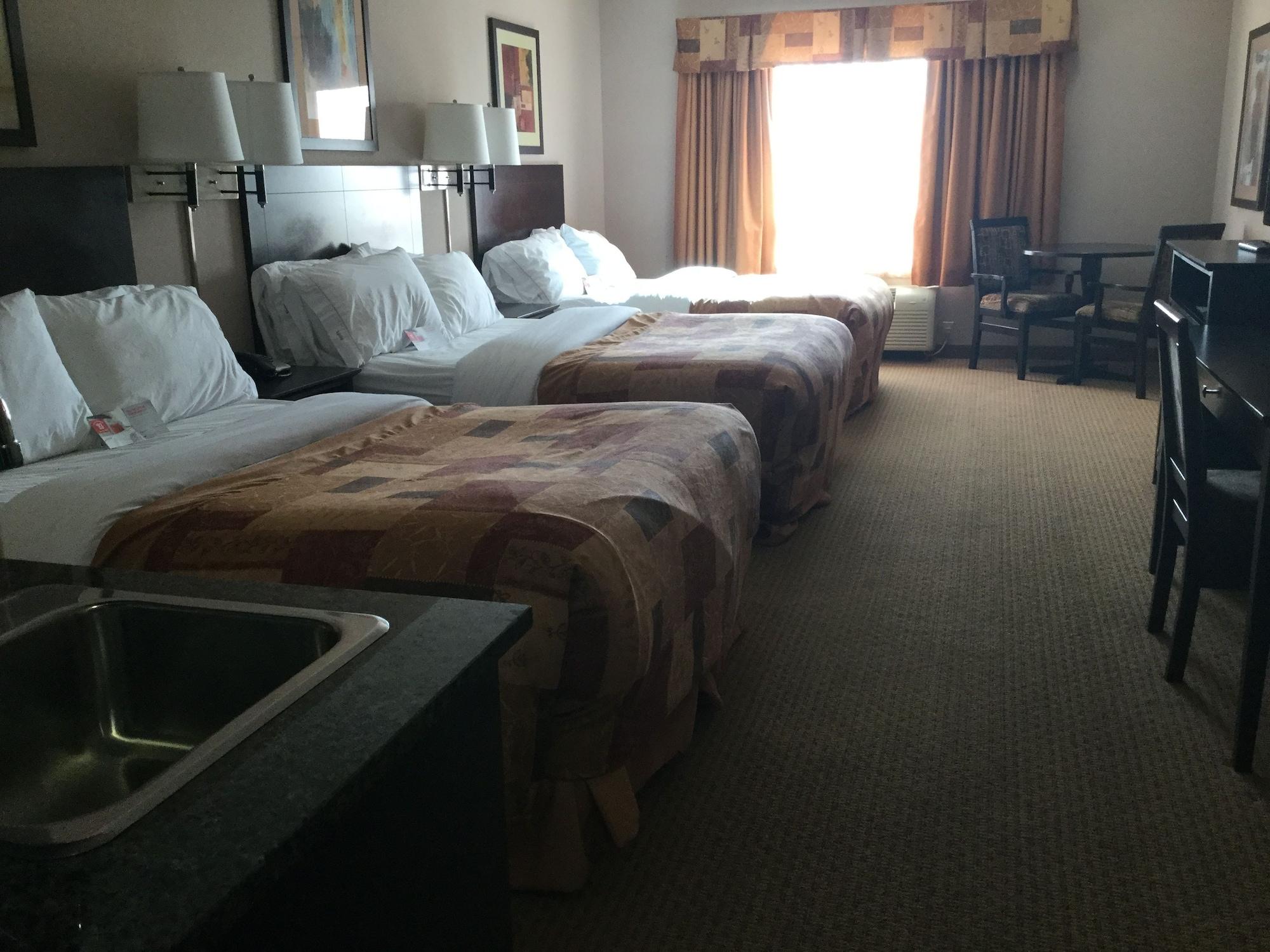 Hotel Ramada By Wyndham Brooks Esterno foto