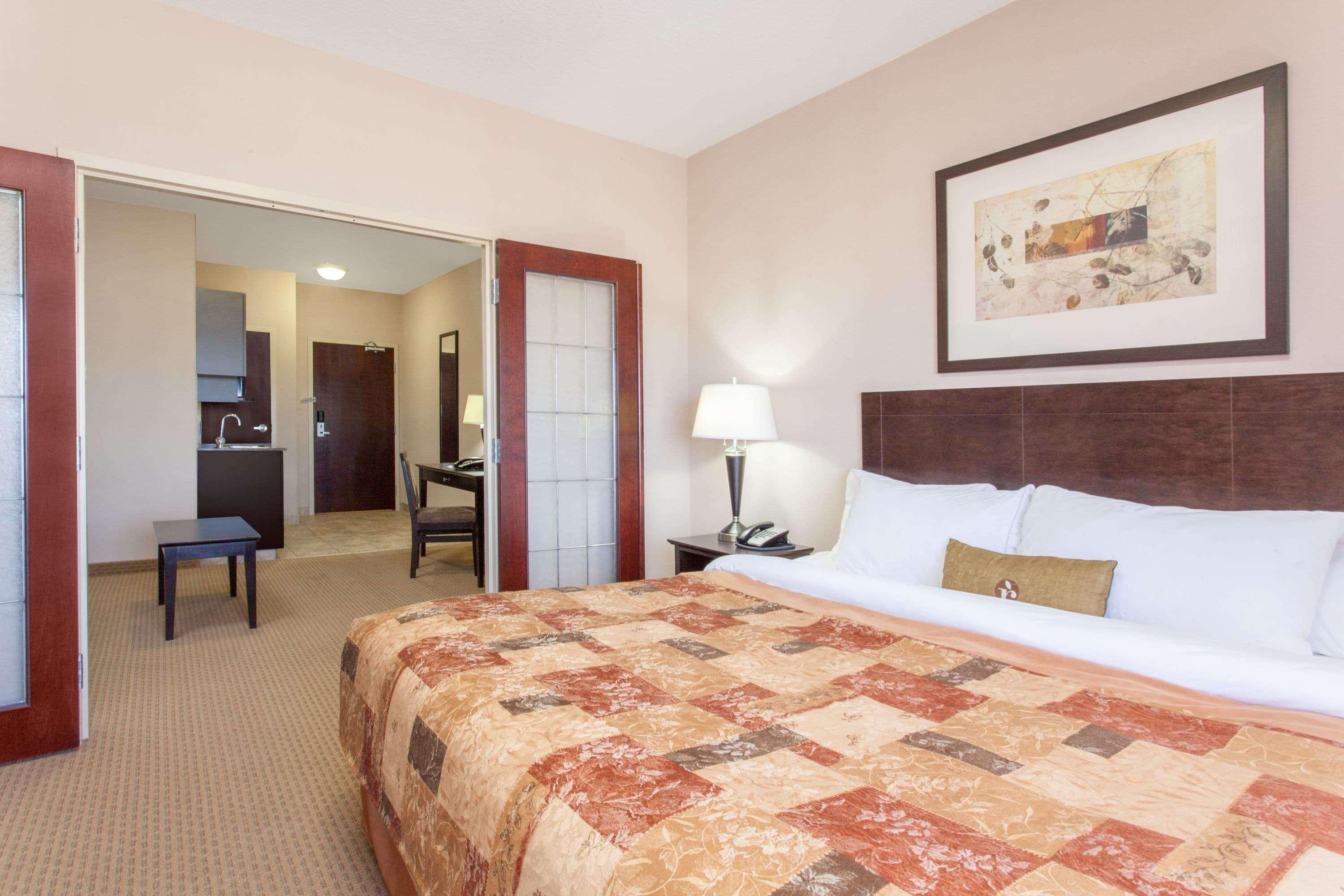 Hotel Ramada By Wyndham Brooks Esterno foto
