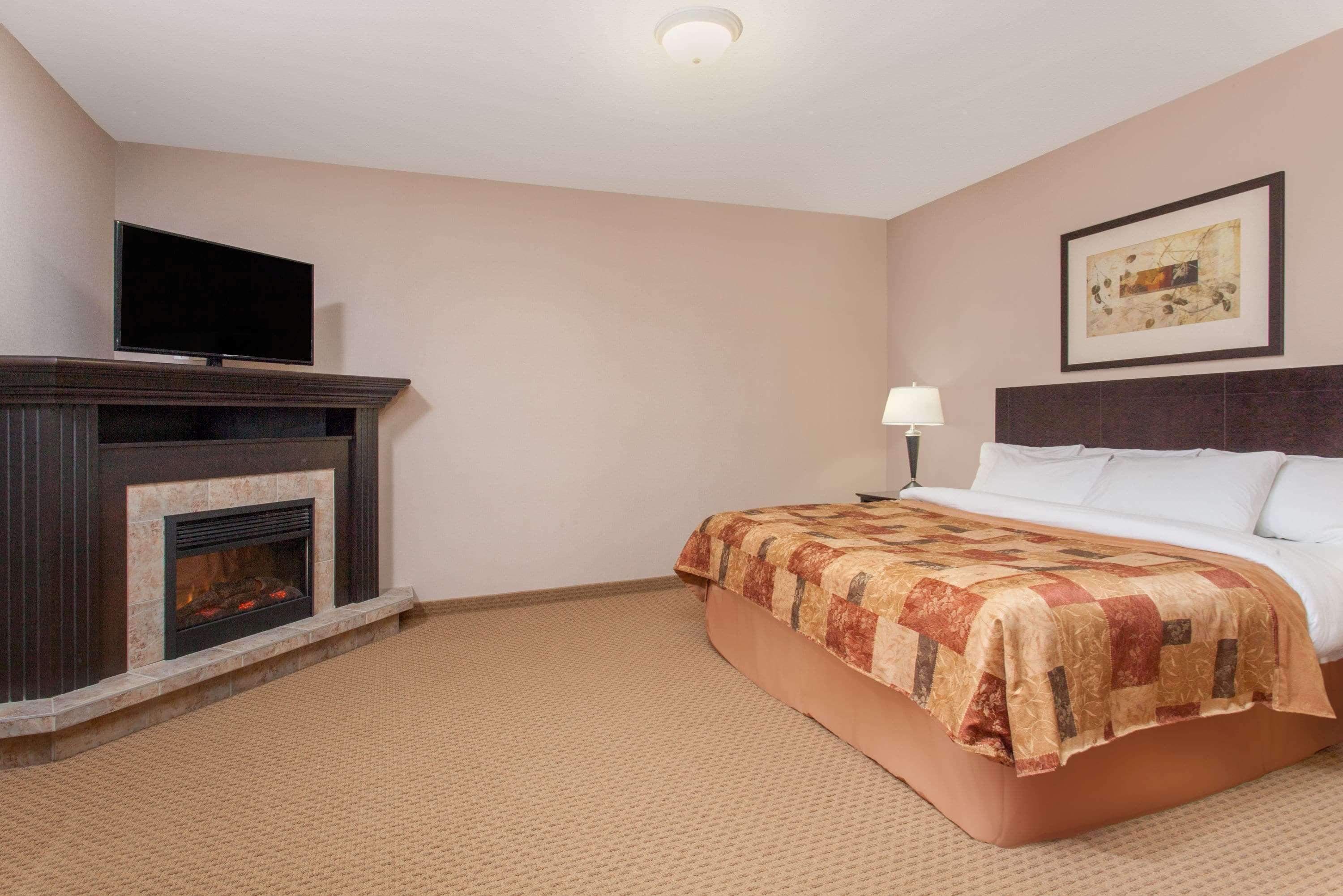 Hotel Ramada By Wyndham Brooks Esterno foto