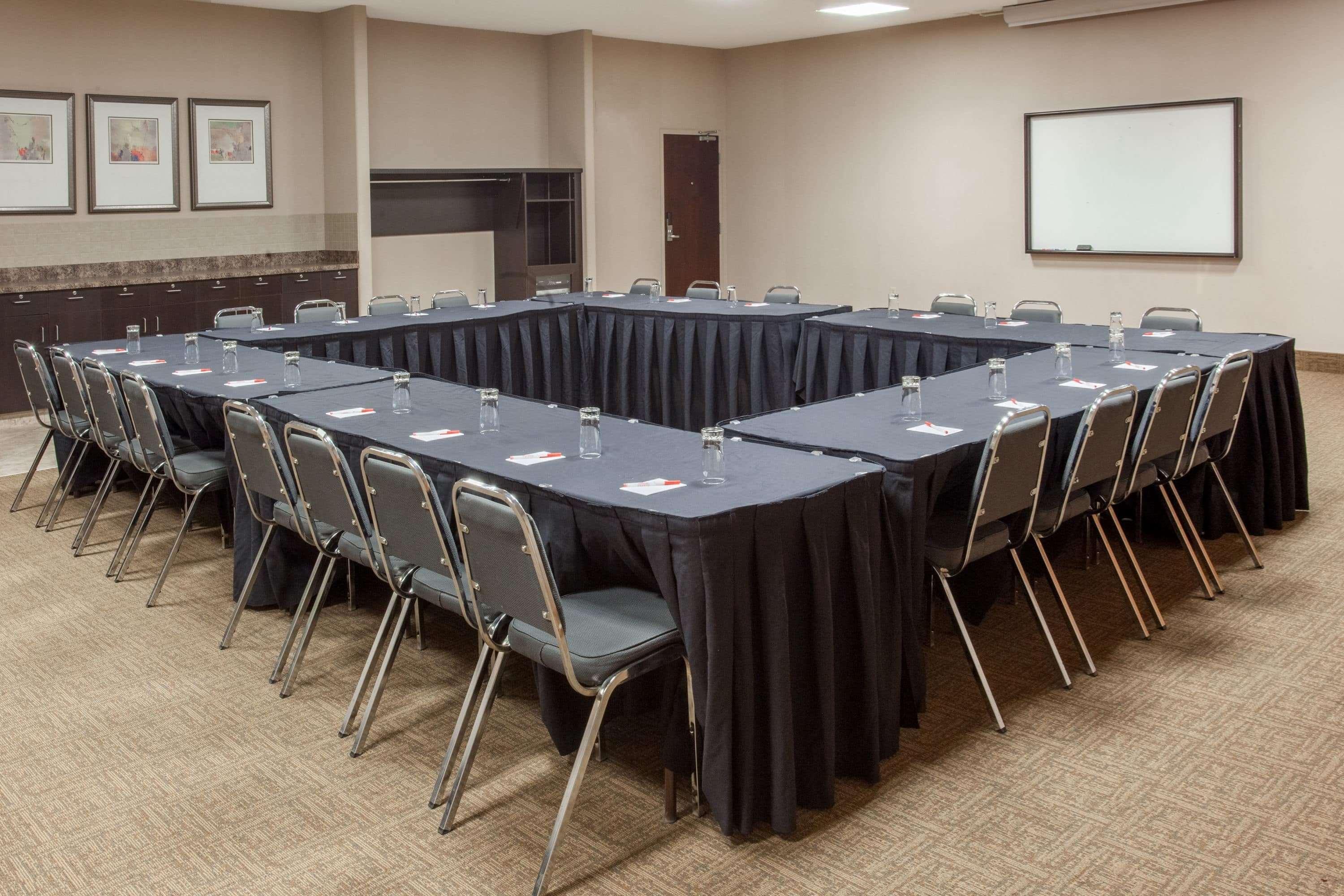 Hotel Ramada By Wyndham Brooks Esterno foto