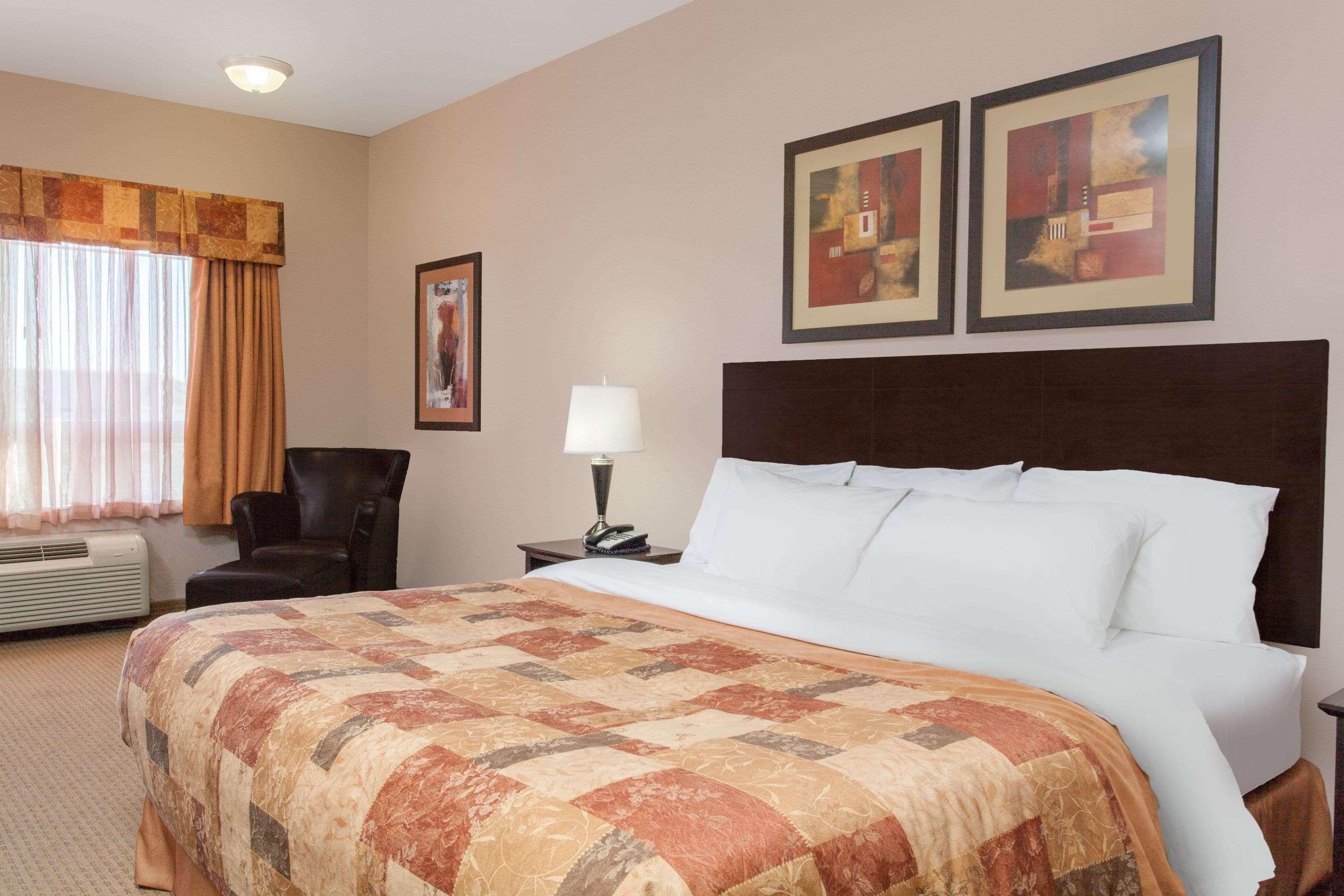 Hotel Ramada By Wyndham Brooks Esterno foto