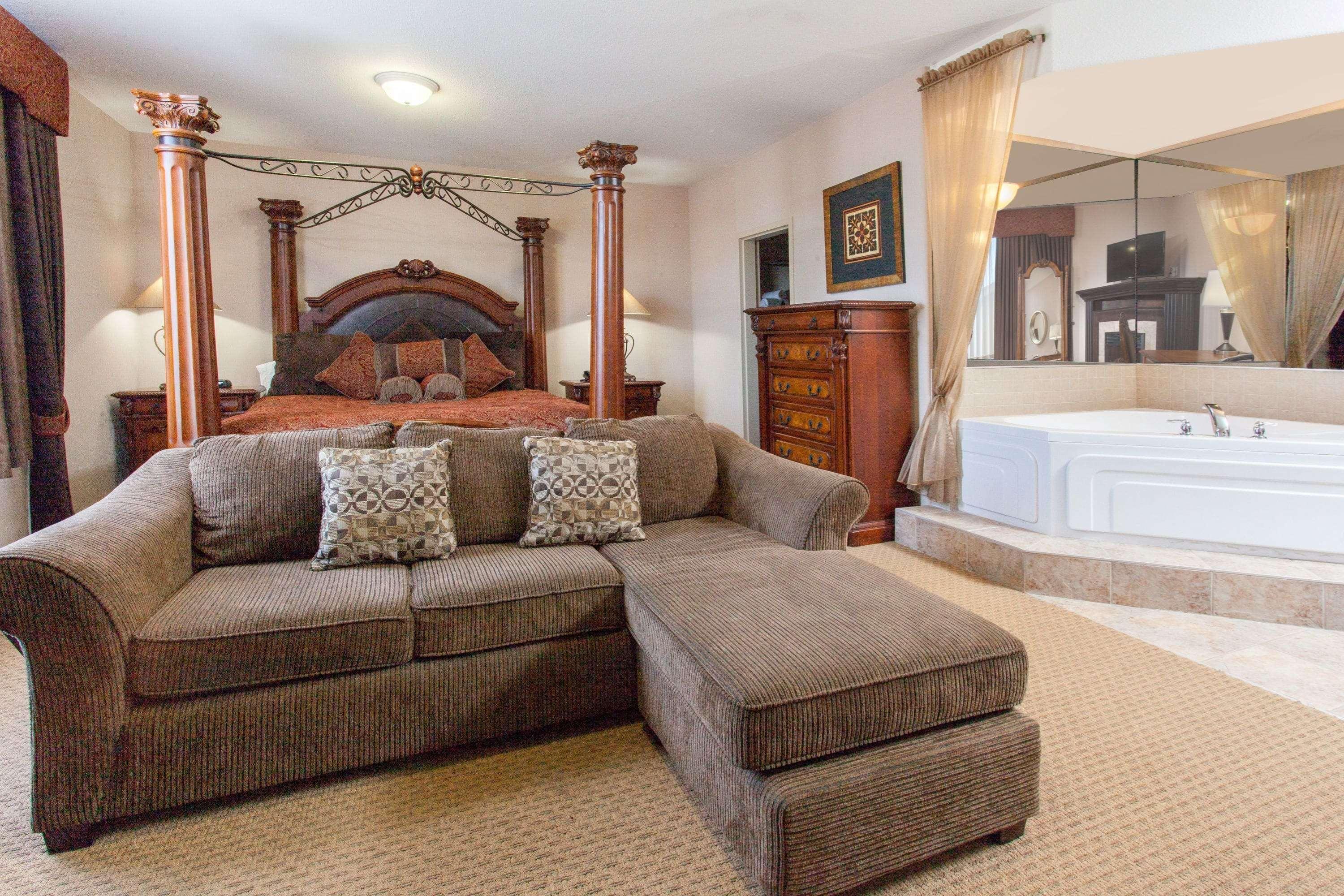 Hotel Ramada By Wyndham Brooks Esterno foto