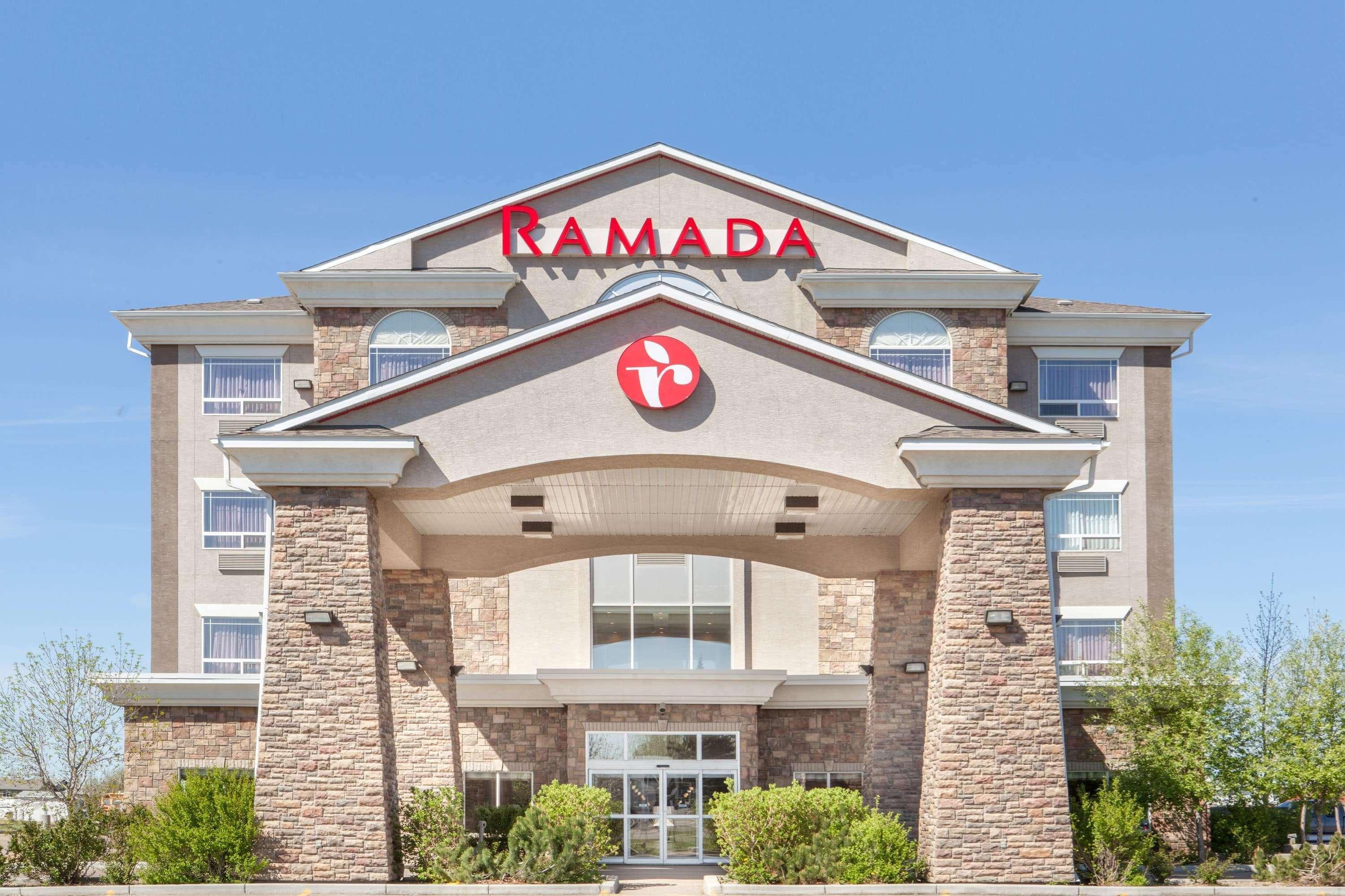 Hotel Ramada By Wyndham Brooks Esterno foto