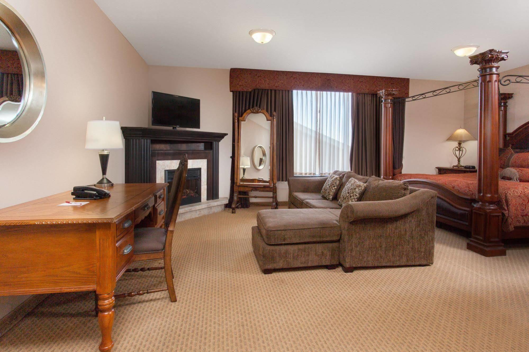 Hotel Ramada By Wyndham Brooks Esterno foto