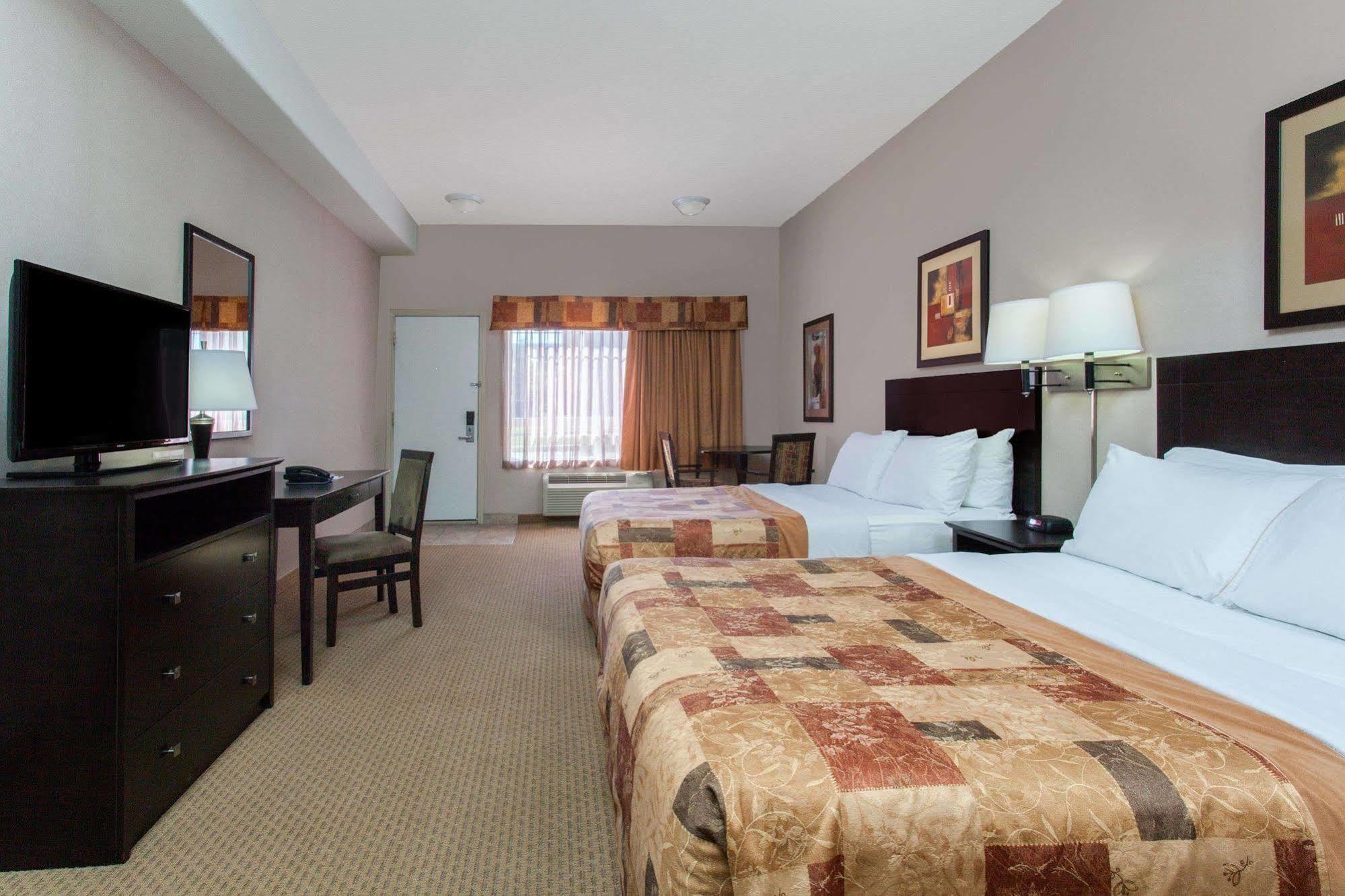 Hotel Ramada By Wyndham Brooks Esterno foto