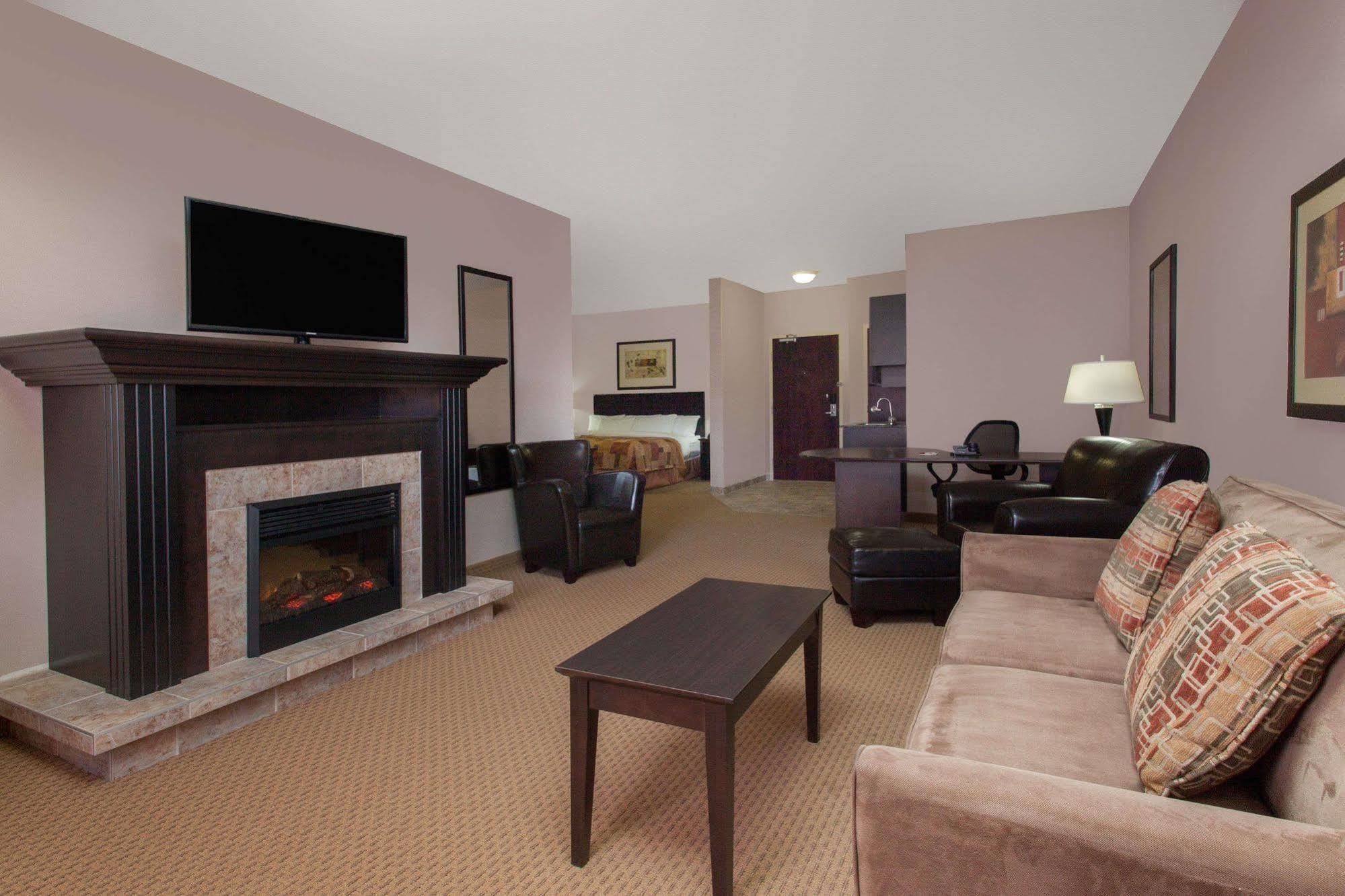 Hotel Ramada By Wyndham Brooks Esterno foto