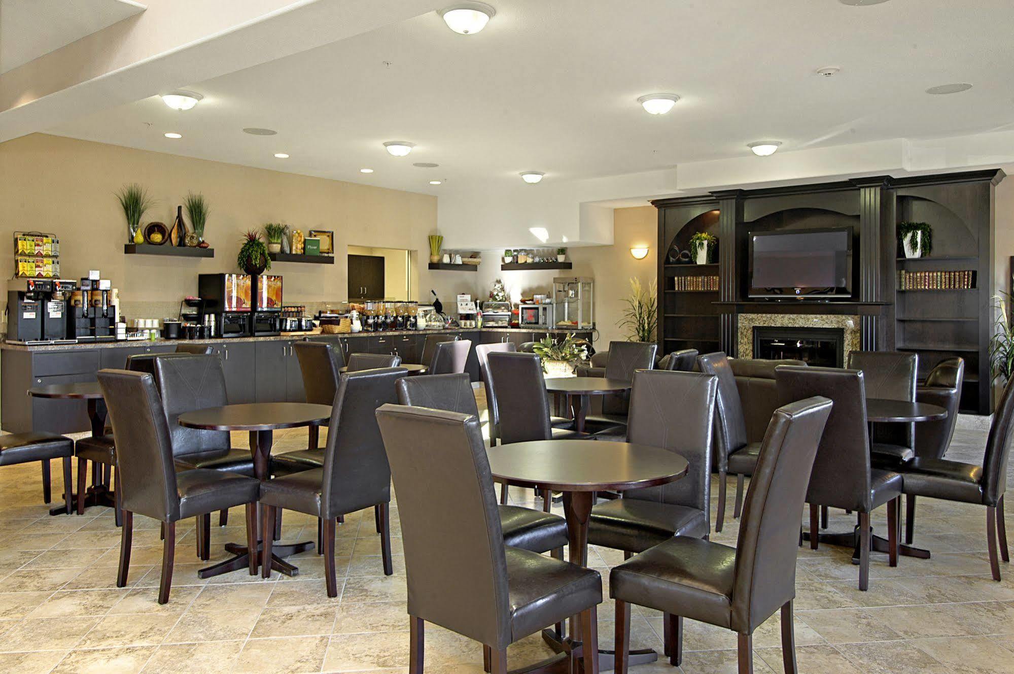 Hotel Ramada By Wyndham Brooks Esterno foto
